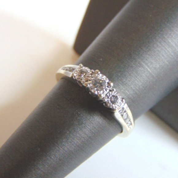 Womens Vintage Estate 10K White Gold Diamond Ring 2.7g E863